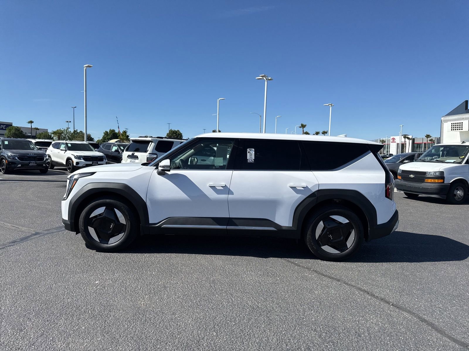 Used 2026 Kia EV9 Light image 9