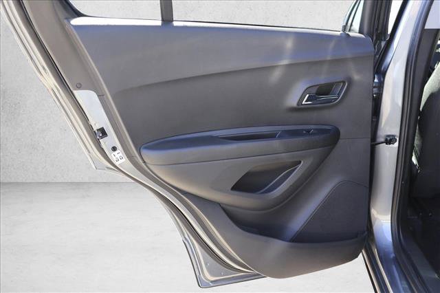 Used 2020 Chevrolet Trax LS w/ Tint and Cruise Package FWD image 21