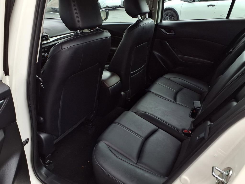 Used 2018 MAZDA MAZDA3 Touring image 17