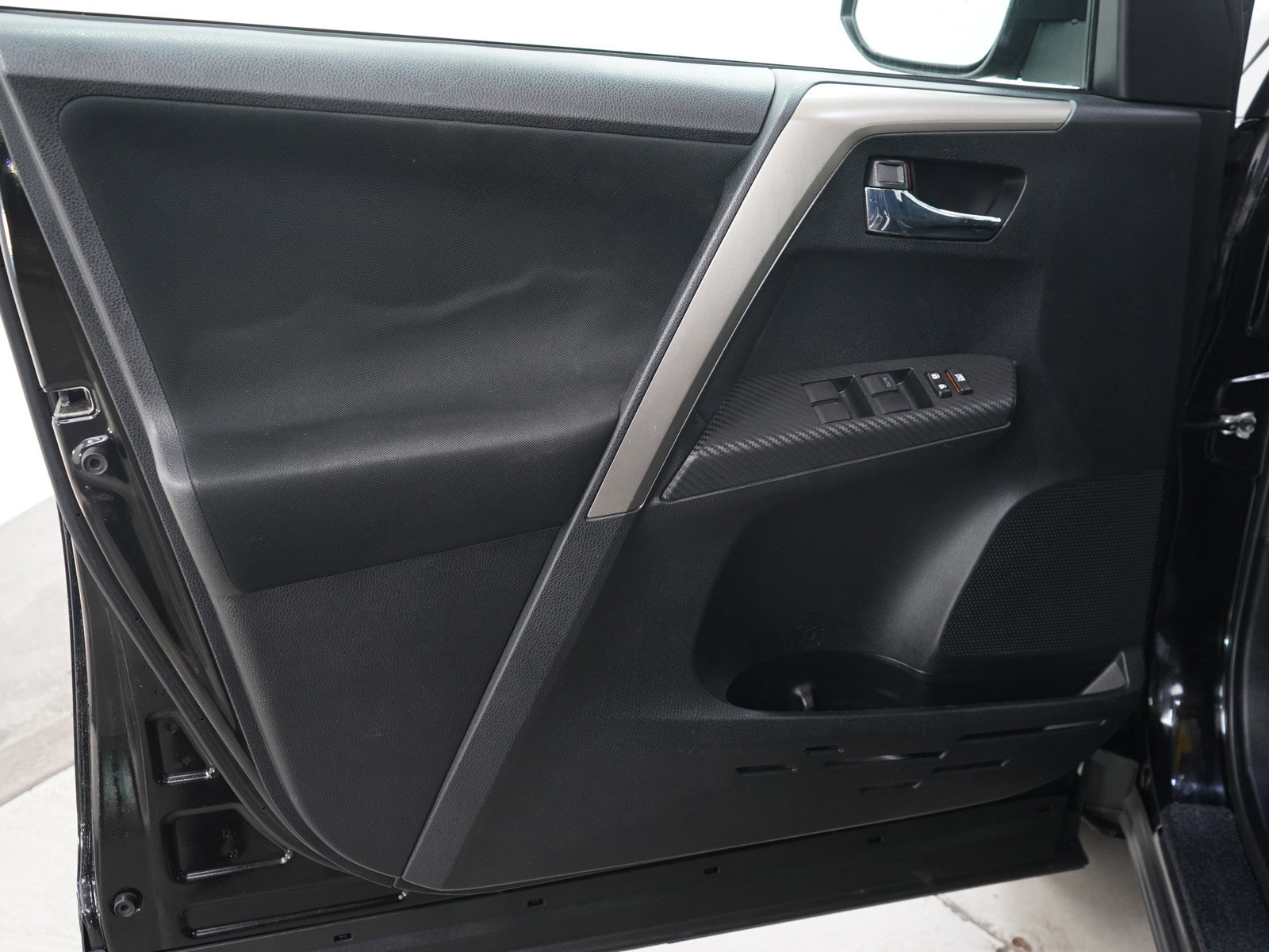 Used 2015 Toyota RAV4 XLE AWD/4WD image 19