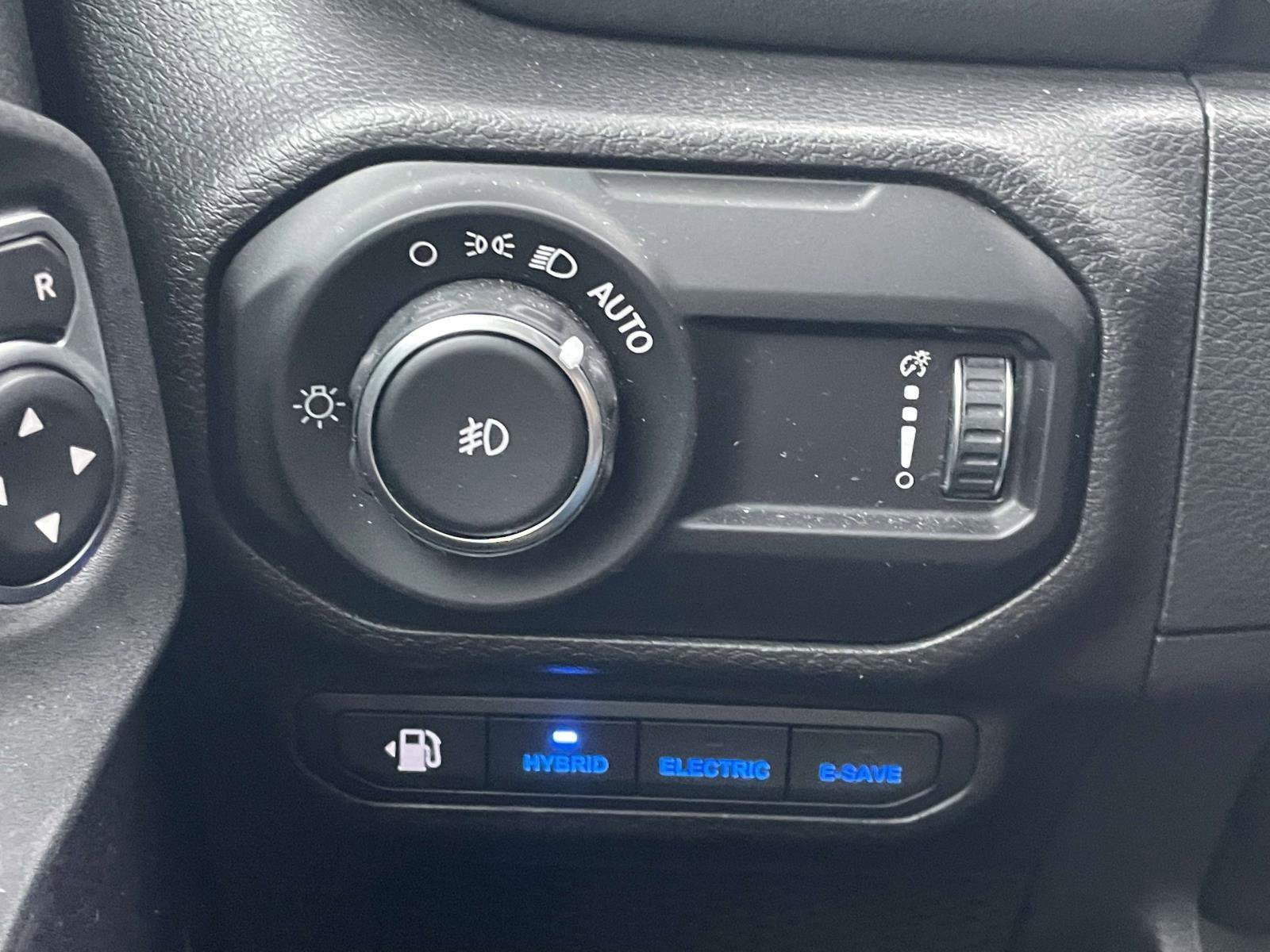 Certified 2023 Jeep Wrangler Sahara w/ Cold Weather Group image 14