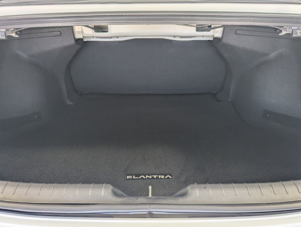 Used 2026 Hyundai Elantra Sport image 26