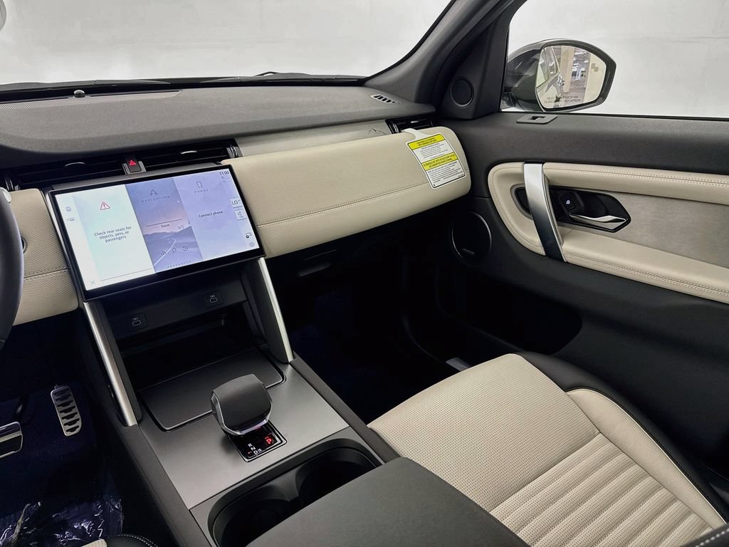 New 2026 Land Rover Discovery Sport Landmark AWD/4WD image 24