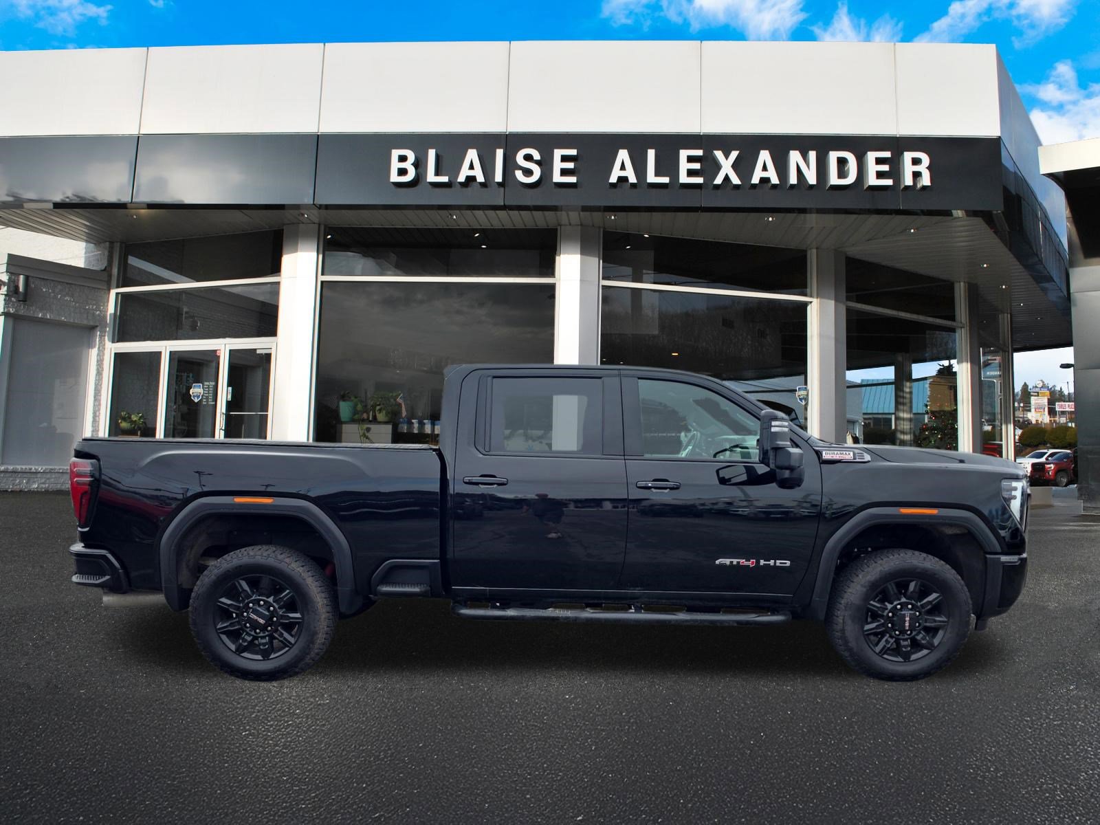 Used 2025 GMC Sierra 2500 AT4 AWD/4WD image 2