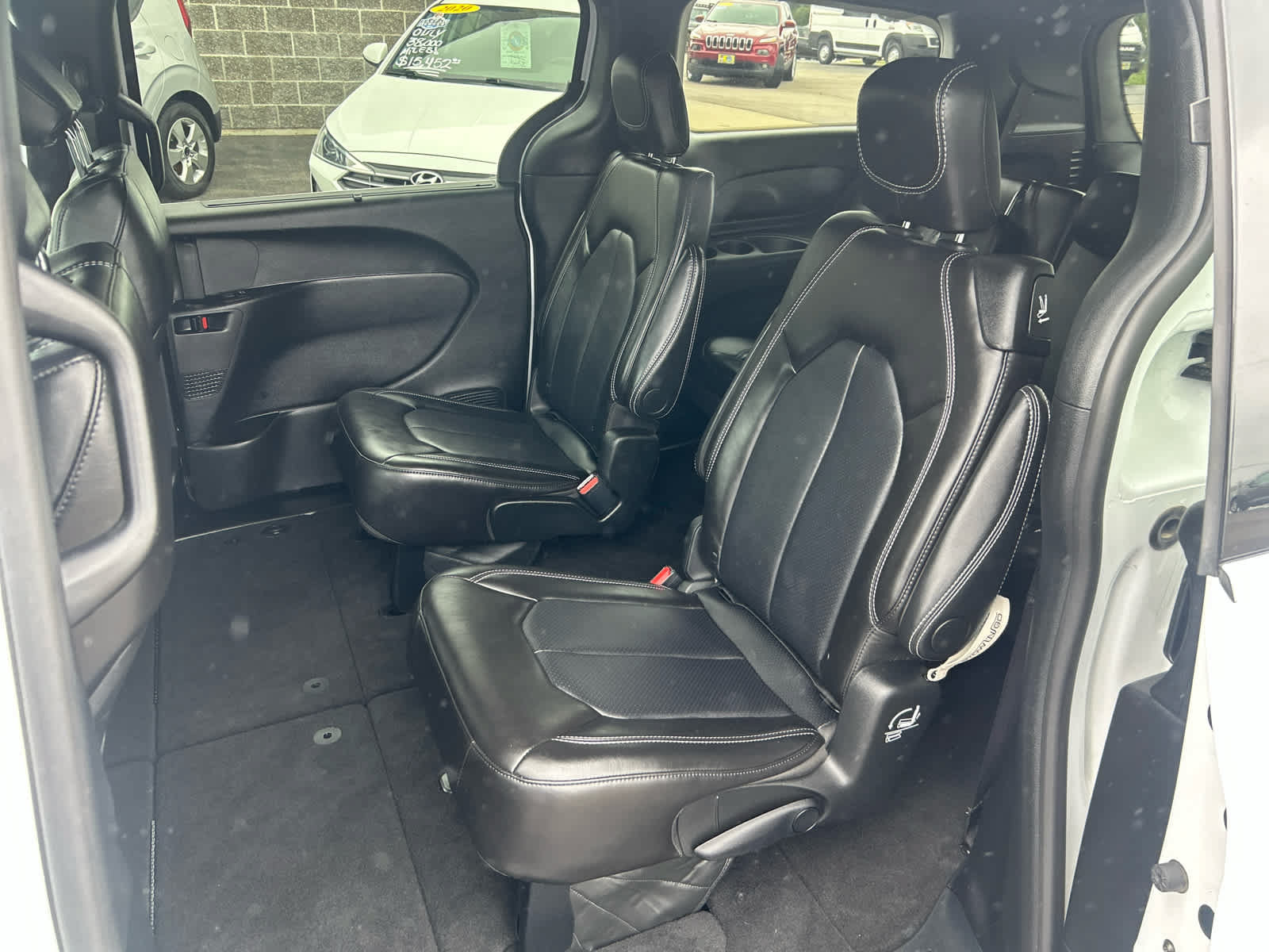Used 2026 Chrysler Voyager LX FWD image 22