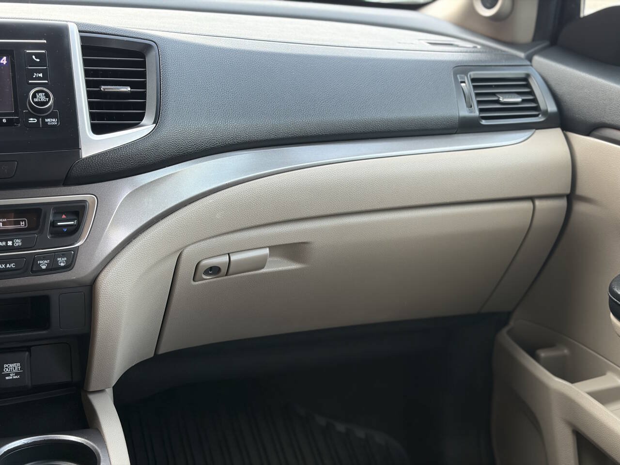 Used 2016 Honda Pilot LX image 27