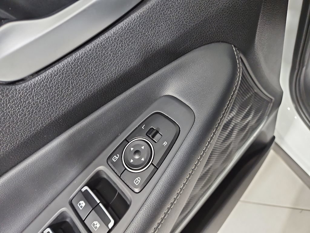 Used 2019 Hyundai Santa Fe Limited AWD/4WD image 12