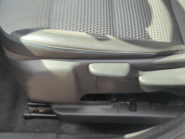 Used 2025 Chevrolet Trax LT FWD image 17