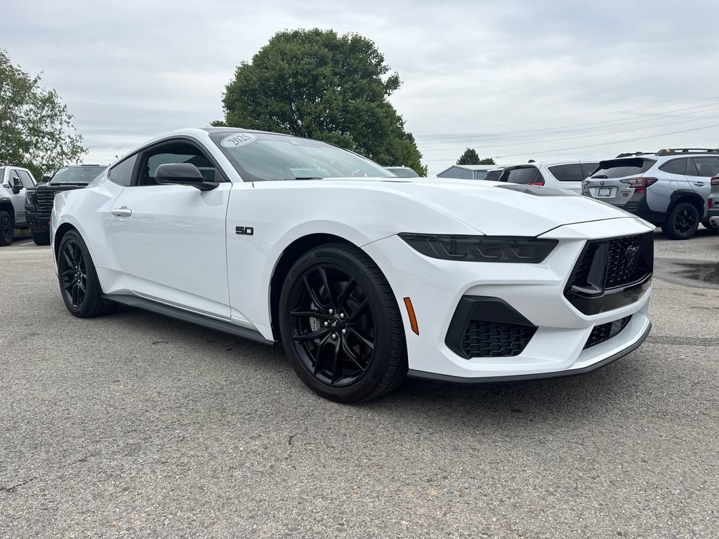 Used 2025 Ford Mustang GT RWD image 11