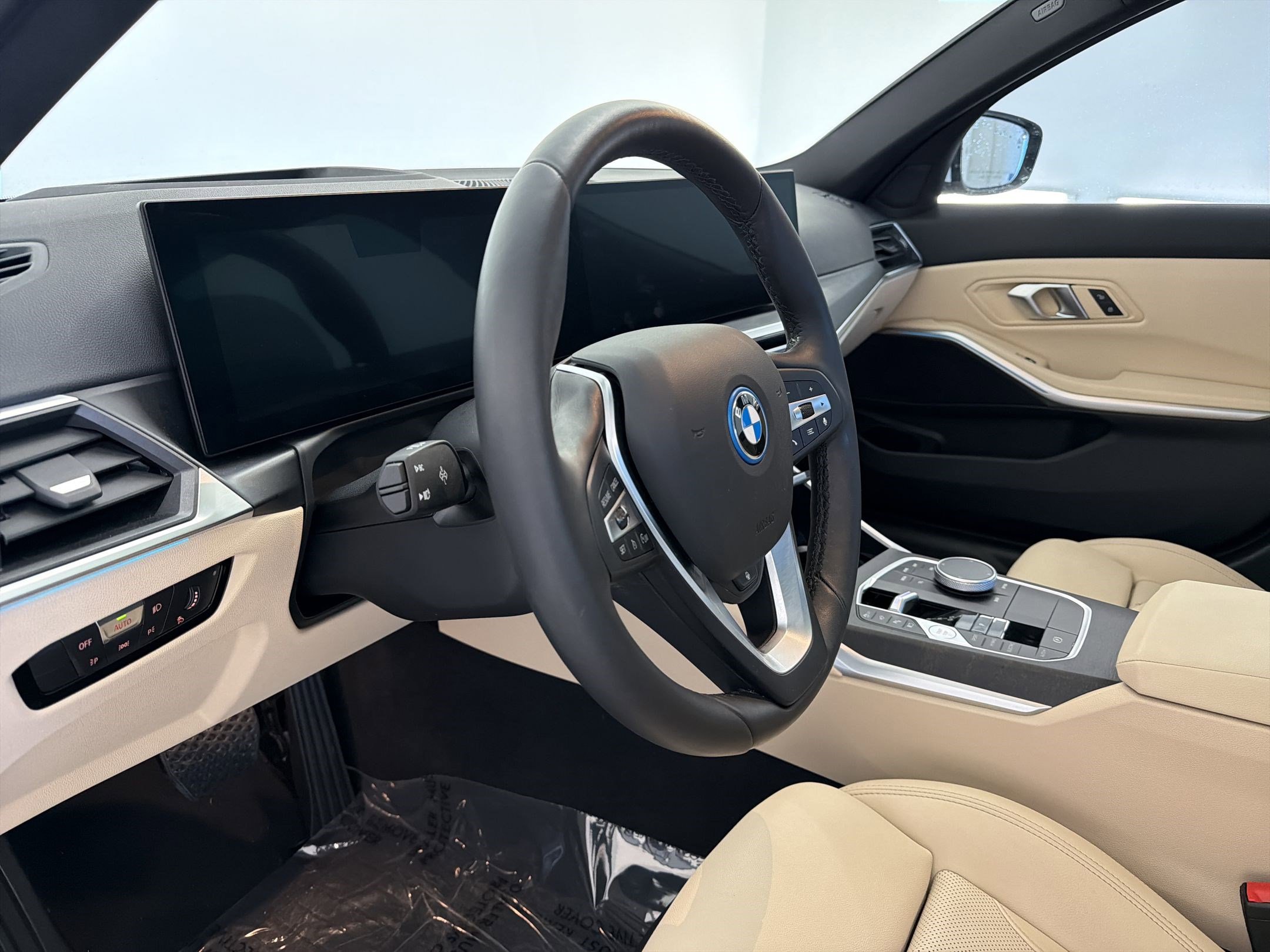 Used 2024 BMW 330e 330e w/ Premium Package image 4