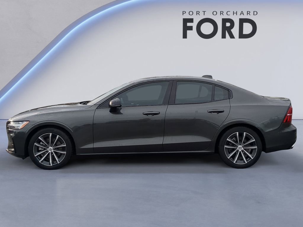 Used 2022 Volvo S60 B5 Momentum image 2