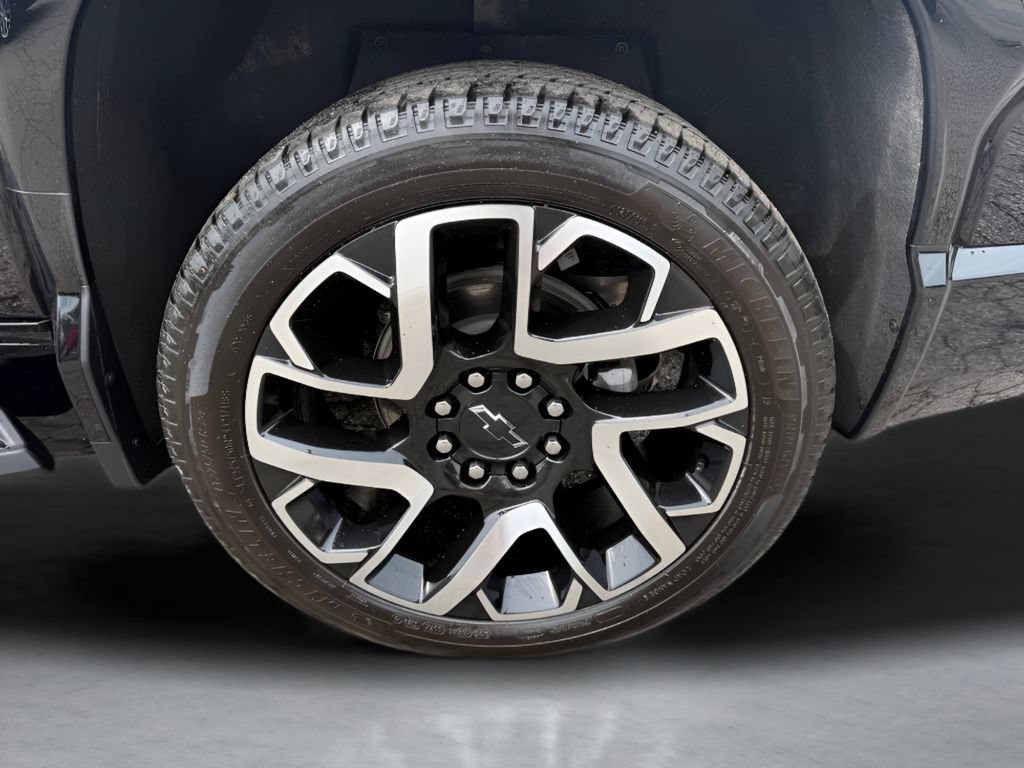 Used 2025 Chevrolet Silverado EV RST AWD/4WD image 37