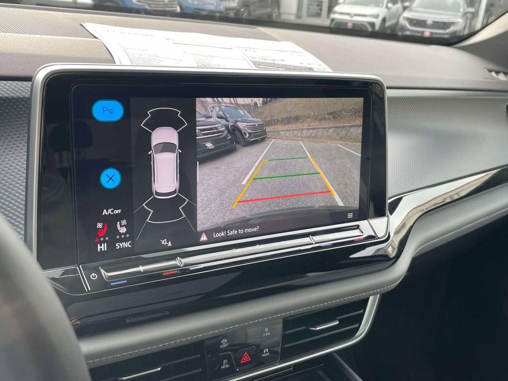 Used 2024 Volkswagen Atlas Cross Sport SEL R-Line AWD/4WD image 28