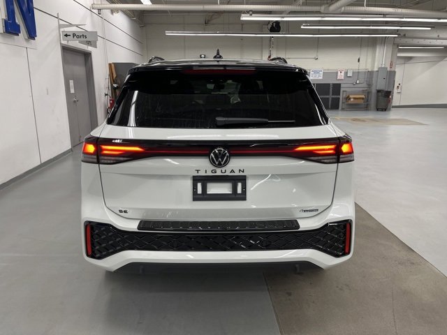 New 2026 Volkswagen Tiguan SE R-Line image 3