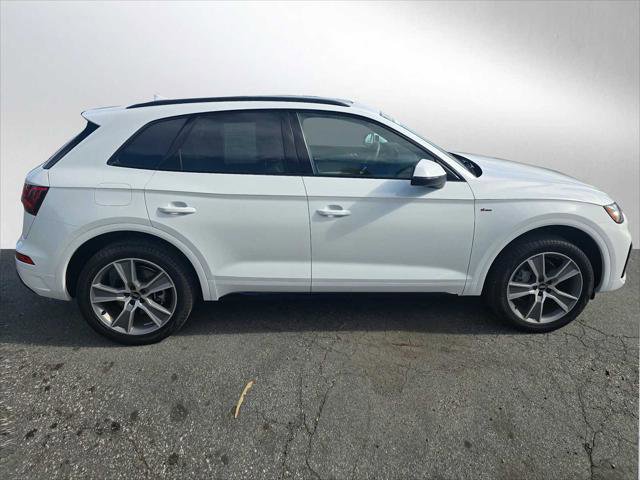 Certified 2025 Audi Q5 2.0T Premium w/ Convenience Plus Package image 2