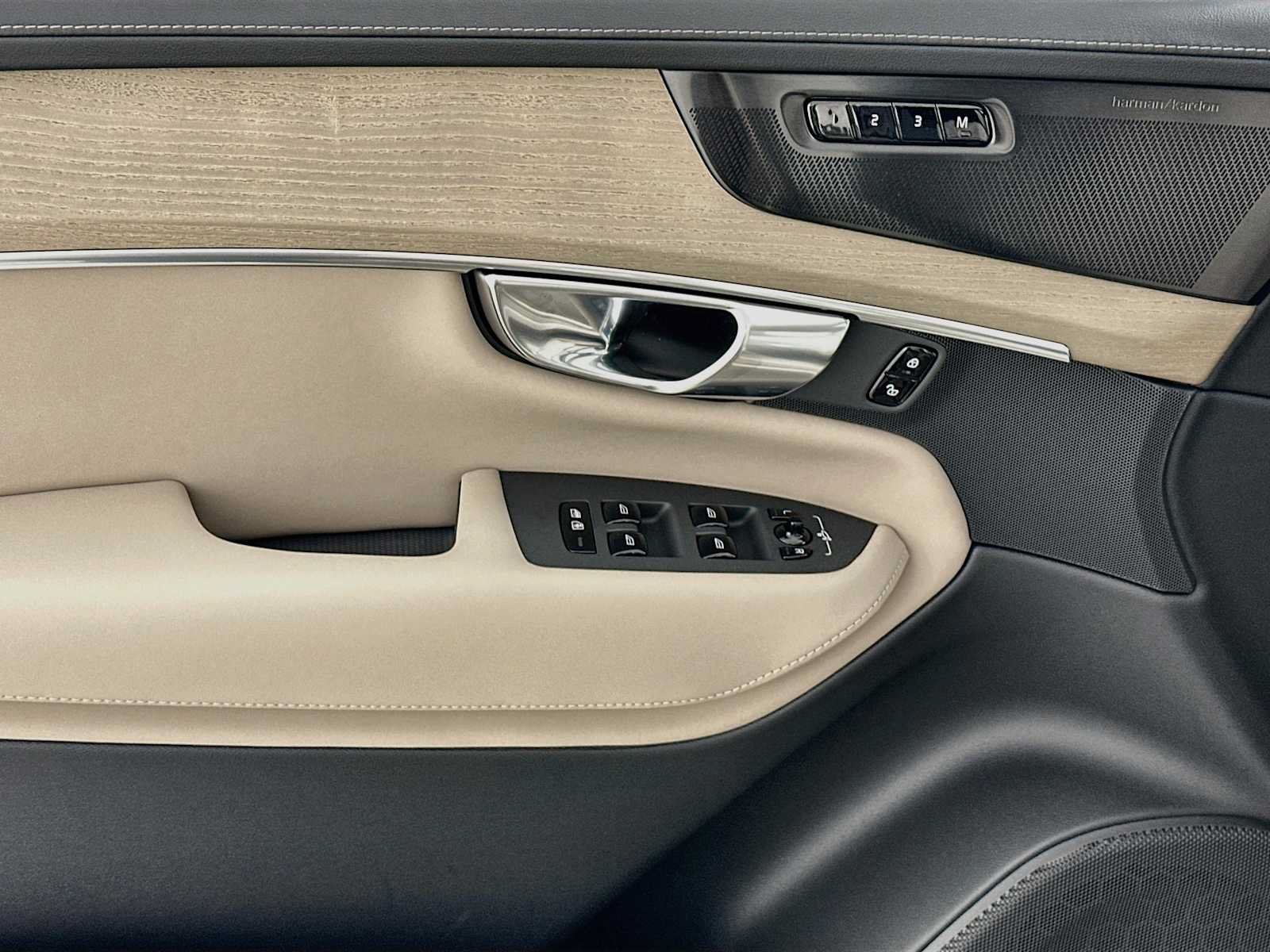 New 2027 Volvo XC90 B6 Plus AWD/4WD image 16