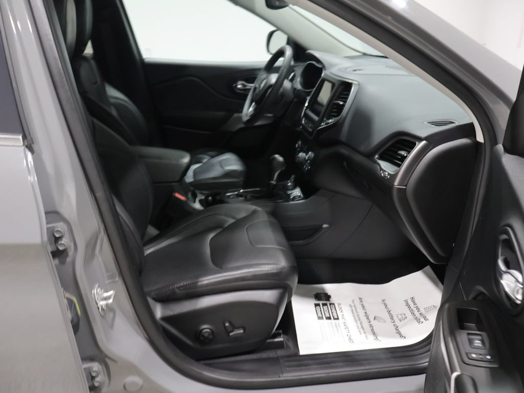 Used 2021 Jeep Cherokee Latitude Lux w/ Comfort/Convenience Group AWD/4WD image 22