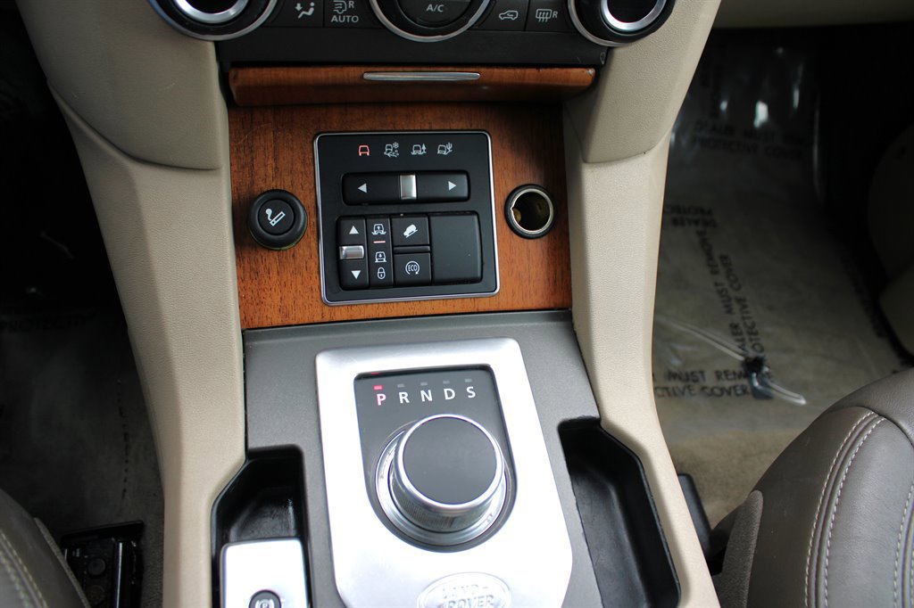 Used 2015 Land Rover LR4 HSE LUX image 32