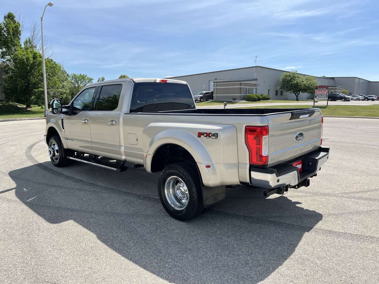 Used 2017 Ford F350 XLT w/ XLT Premium Package AWD/4WD image 2