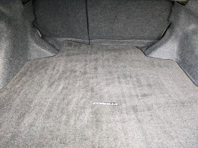 Used 2015 Toyota Corolla LE image 6