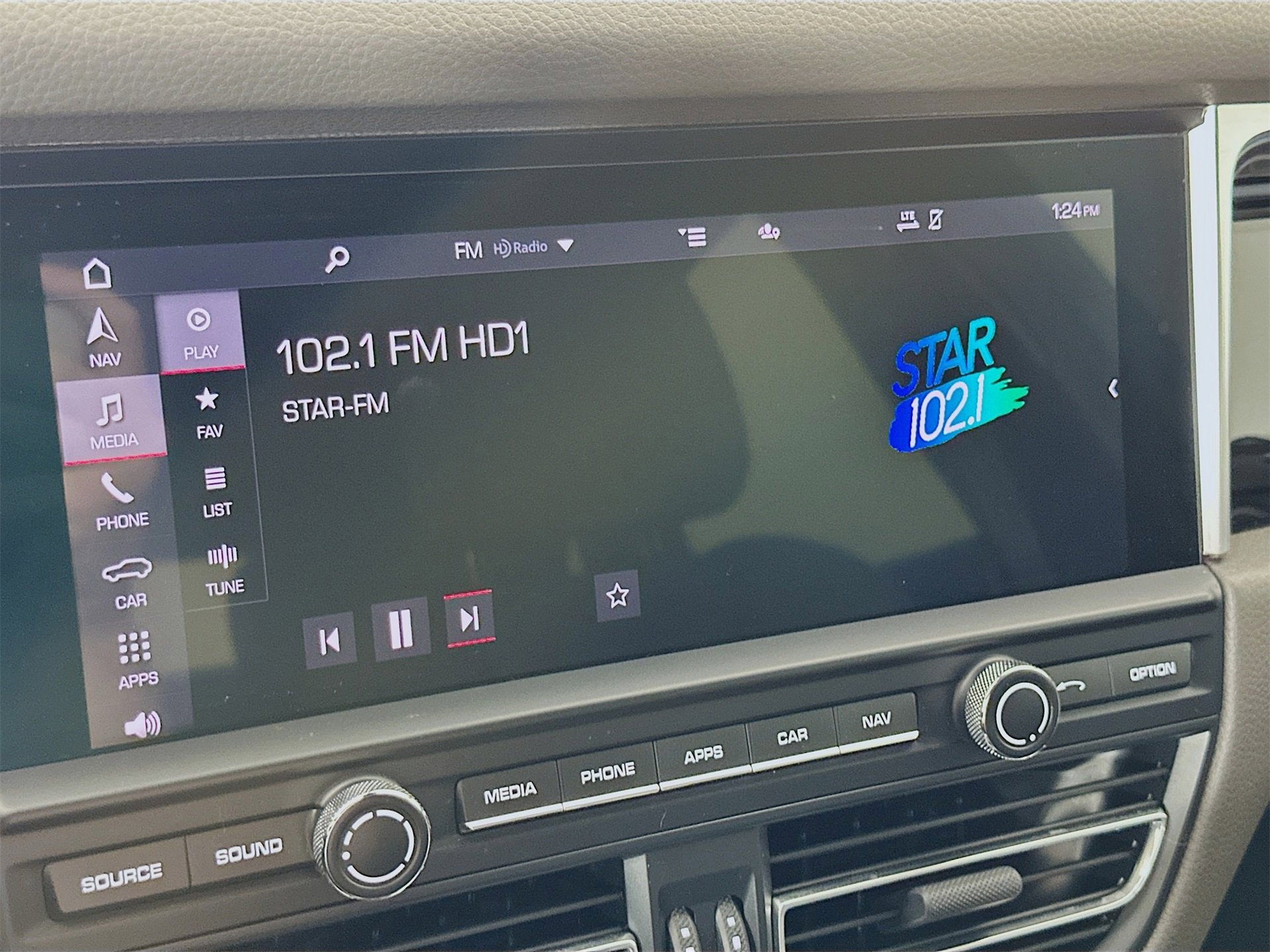 Used 2021 Porsche Macan image 16