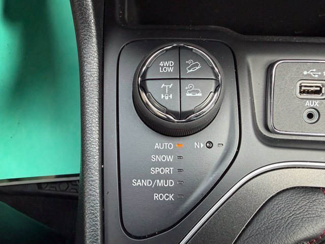 Used 2023 Jeep Cherokee Trailhawk w/ Sun & Sound Group AWD/4WD image 25