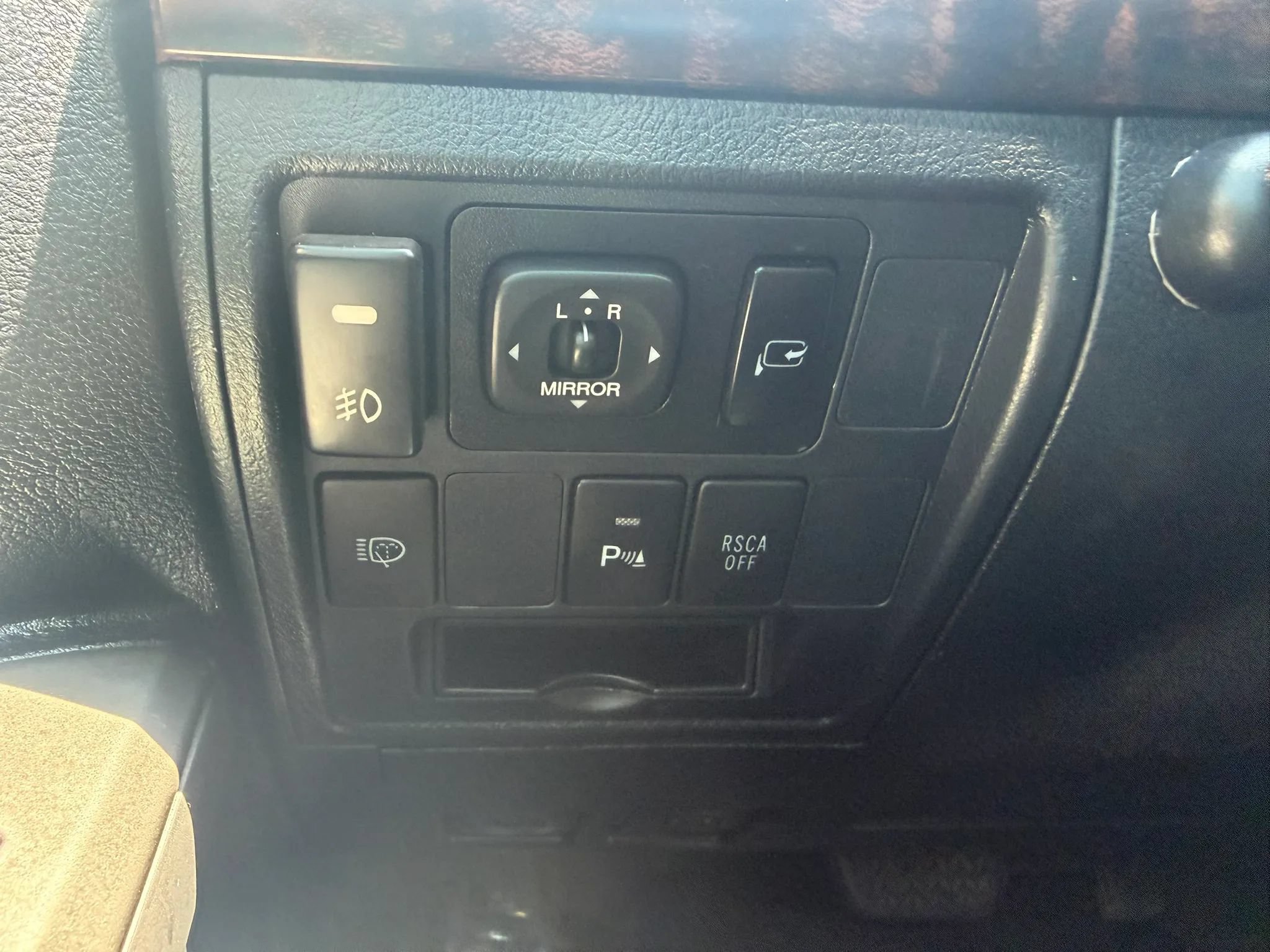Used 2011 Toyota Land Cruiser w/ Upgrade Pkg AWD/4WD image 18