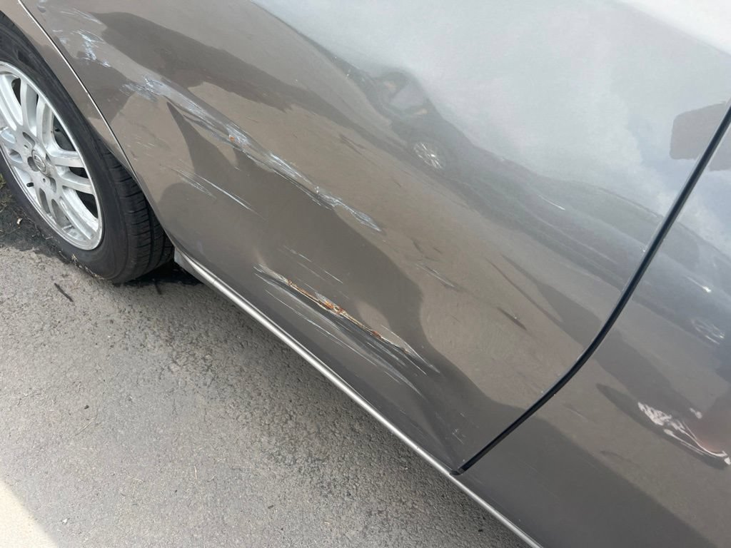 Used 2013 Nissan Versa SV FWD image 16