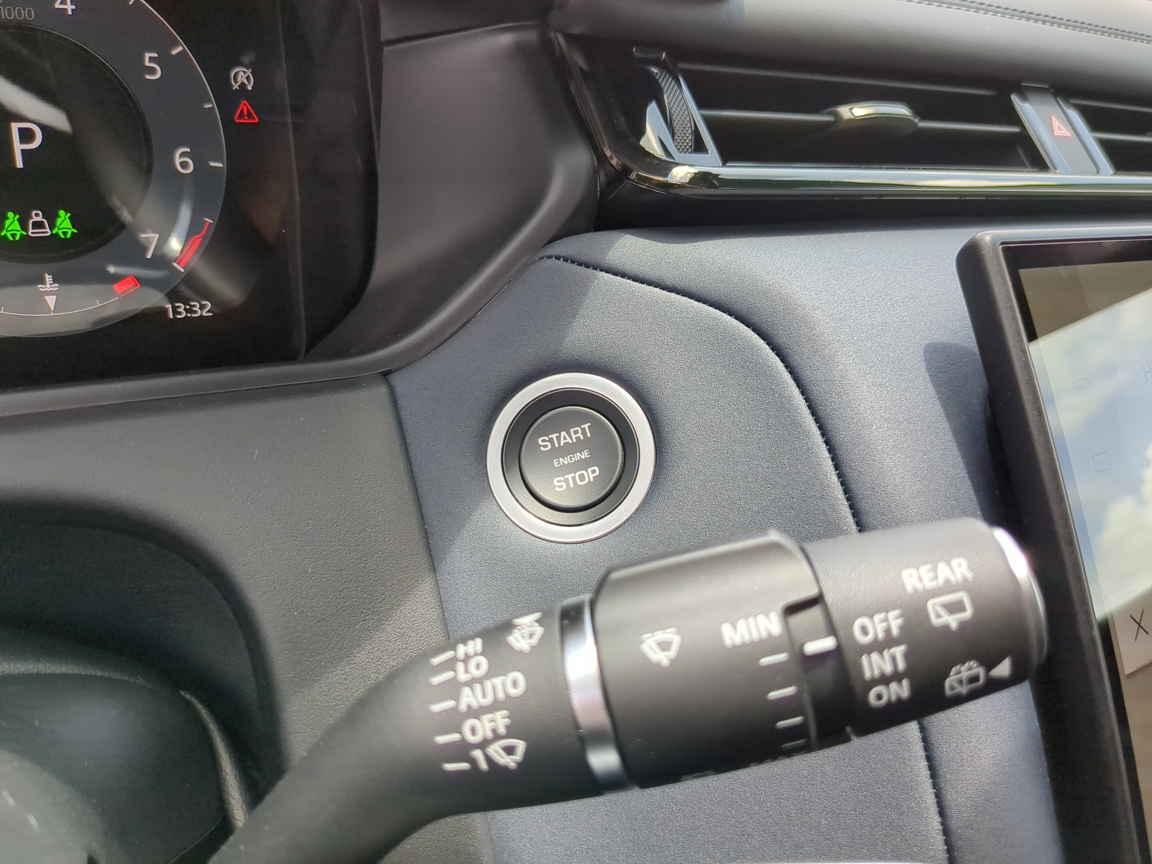 New 2026 Land Rover Range Rover Velar Dynamic SE image 27