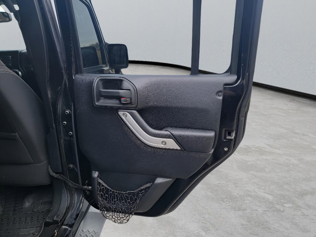 Used 2015 Jeep Wrangler Unlimited Sahara w/ Connectivity Group image 24