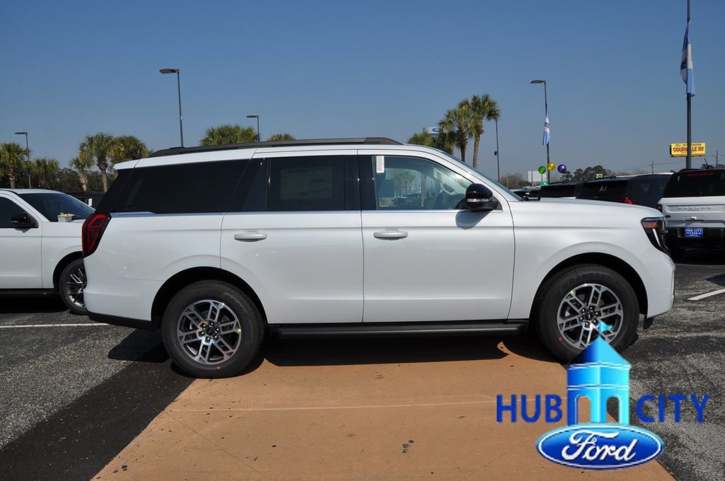 New 2026 Ford Expedition Active RWD image 6
