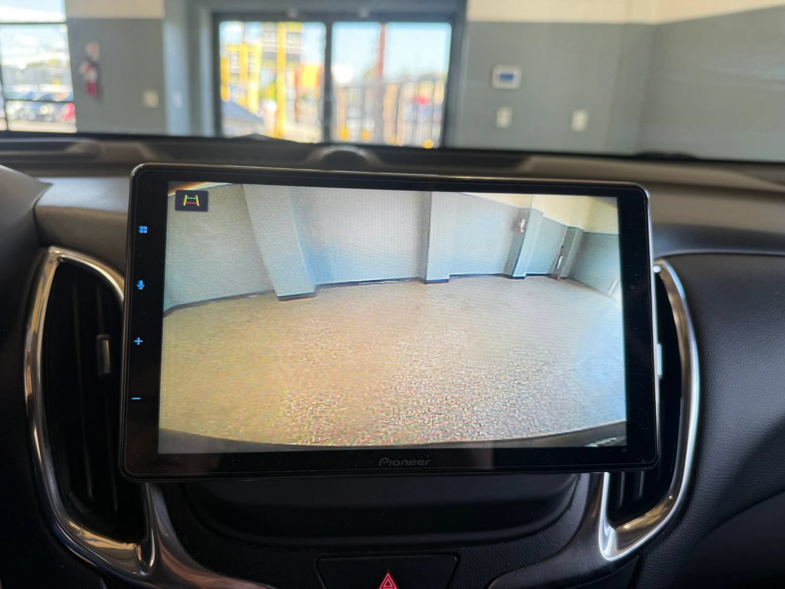 Used 2020 Chevrolet Equinox LT FWD image 16