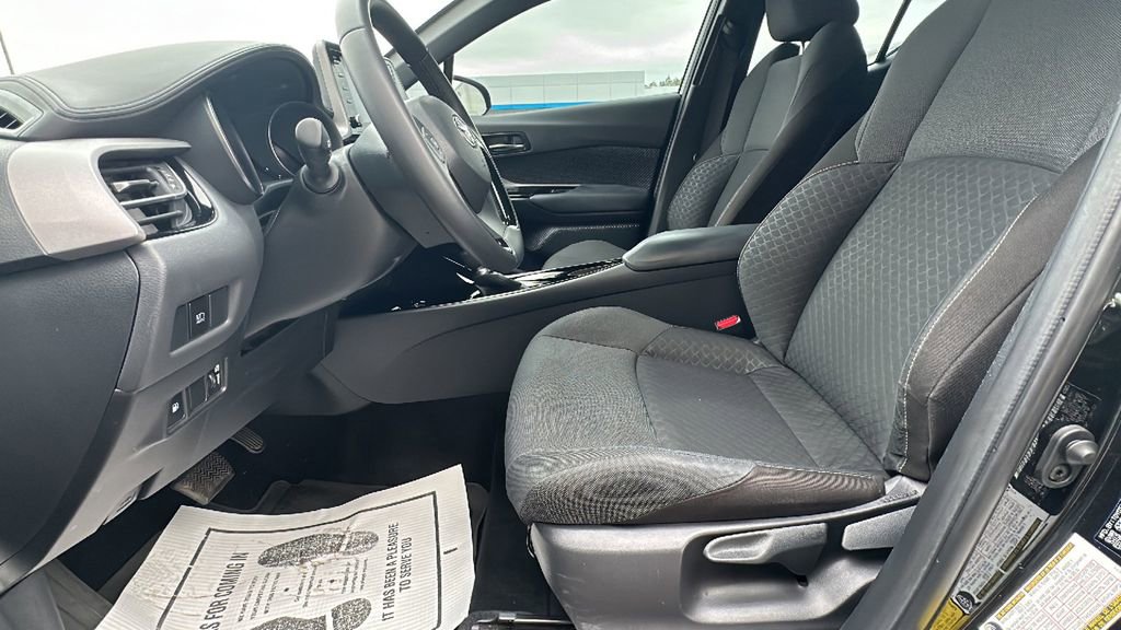 Used 2022 Toyota C-HR Nightshade image 10