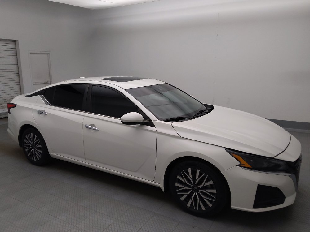 Used 2024 Nissan Altima 2.5 SV w/ SV Premium Package FWD image 11