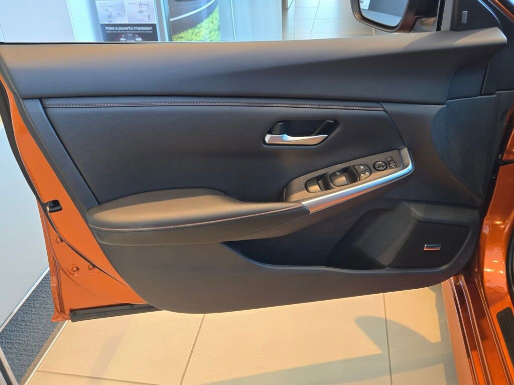 Used 2025 Nissan Sentra SR w/ SR Premium Package image 22