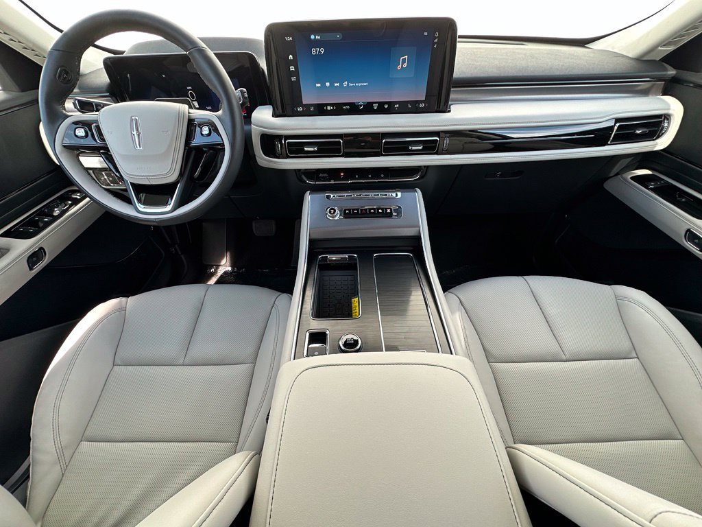 New 2027 Lincoln Aviator AWD image 21