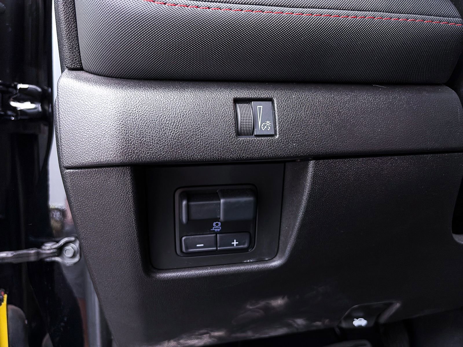 Used 2024 Chevrolet Colorado Z71 w/ Z71 Convenience Package 2 image 19