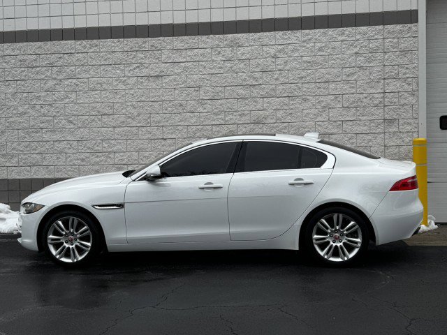Used 2019 Jaguar XE Premium image 11