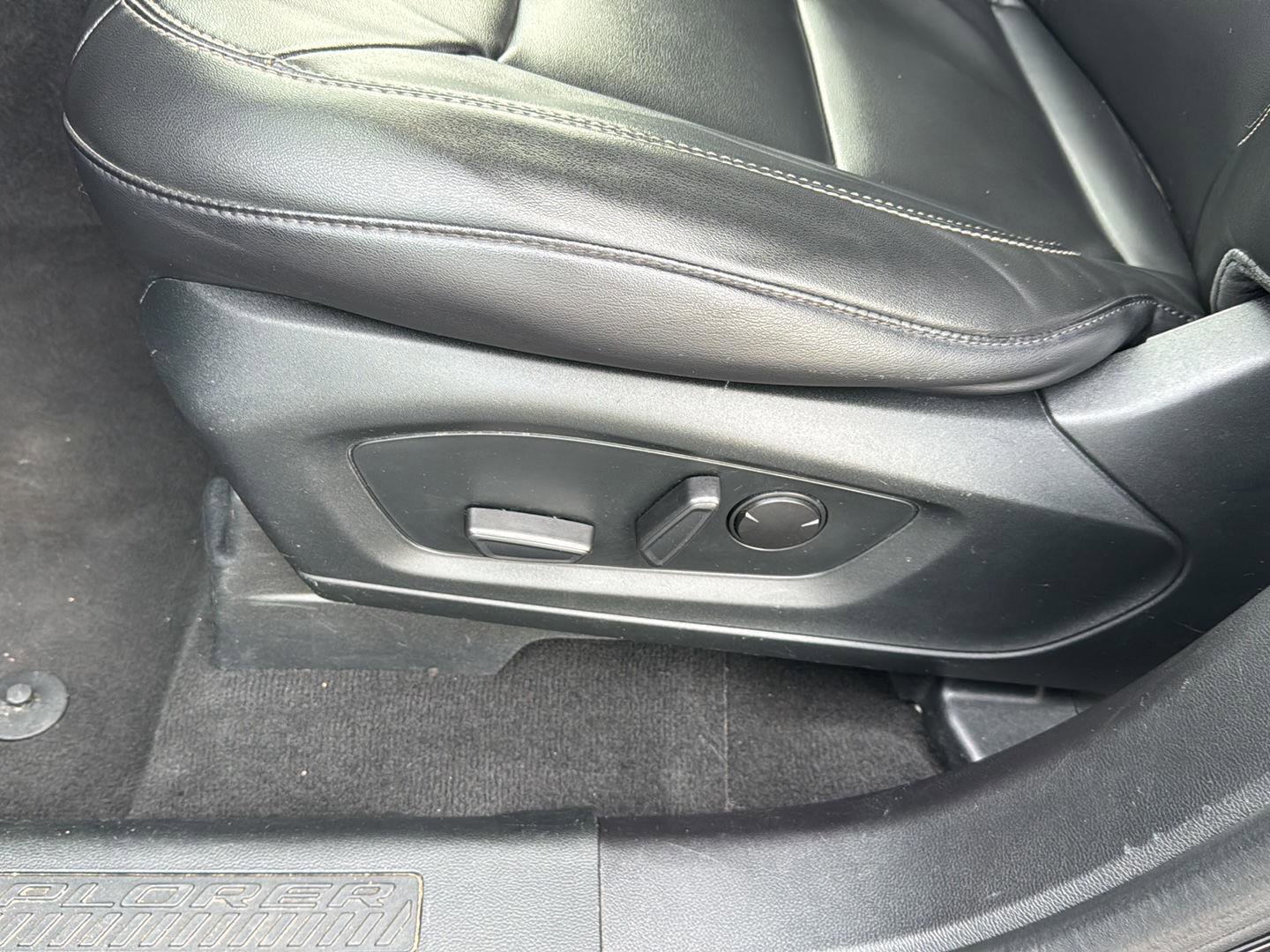 Used 2022 Ford Explorer XLT w/ Equipment Group 202A image 28