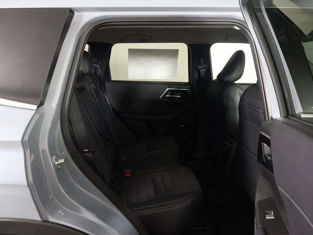 New 2026 Mitsubishi Outlander SE image 34