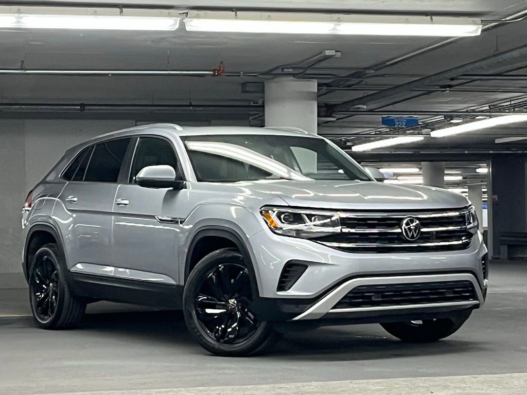 Used 2023 Volkswagen Atlas Cross Sport SE w/ Panoramic Sunroof Package image 2