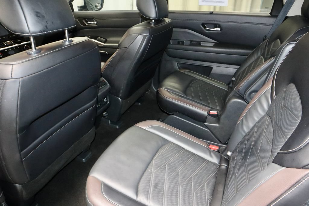 Certified 2024 Nissan Pathfinder Platinum AWD/4WD image 20