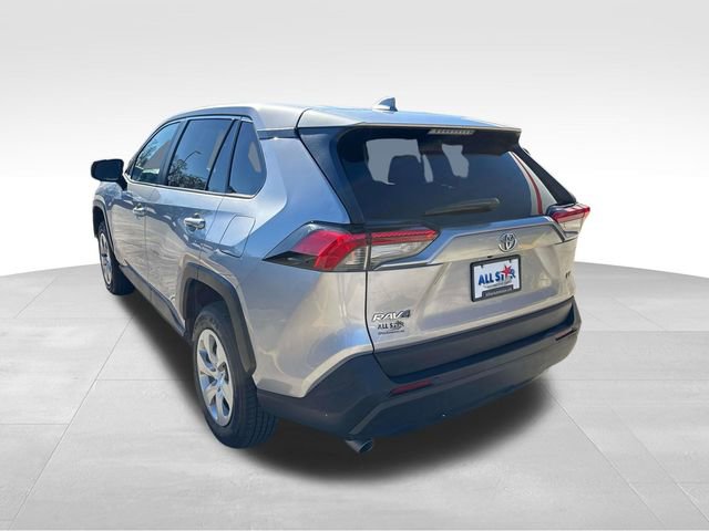 Used 2022 Toyota RAV4 LE image 5
