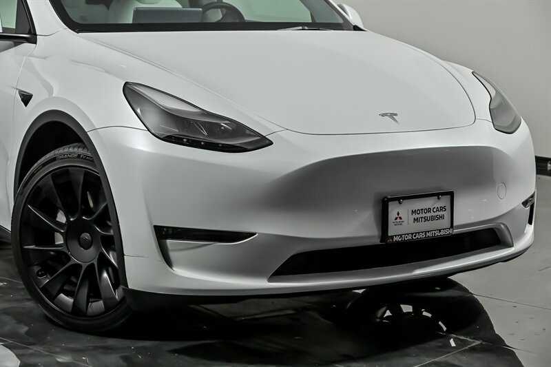 Used 2023 Tesla Model Y Long Range AWD/4WD image 2