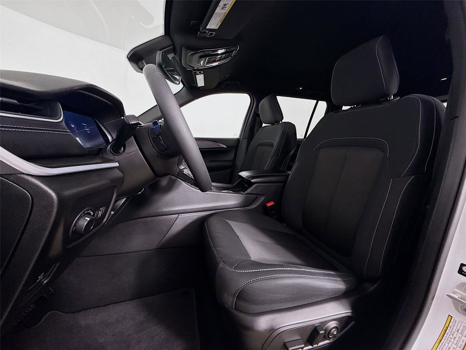 Used 2024 Jeep Grand Cherokee Laredo w/ Trailer Tow Package image 20