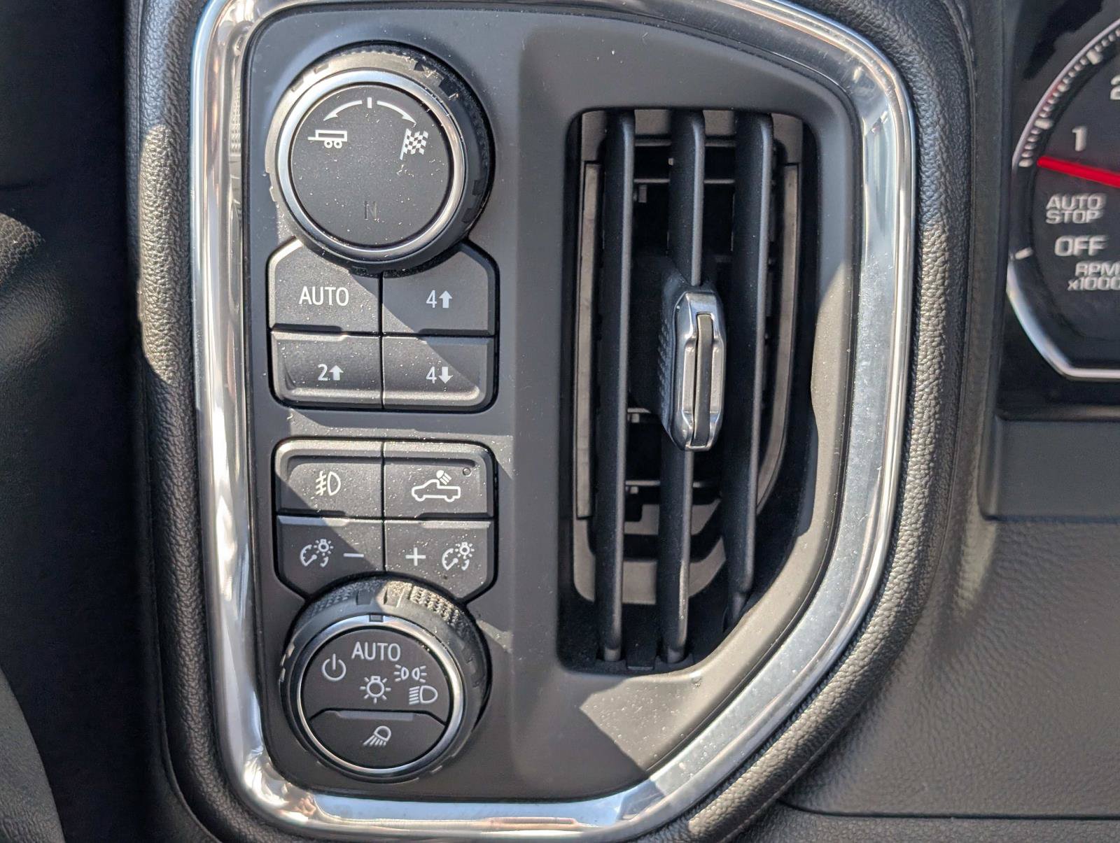 Used 2019 Chevrolet Silverado 1500 LTZ AWD/4WD image 17