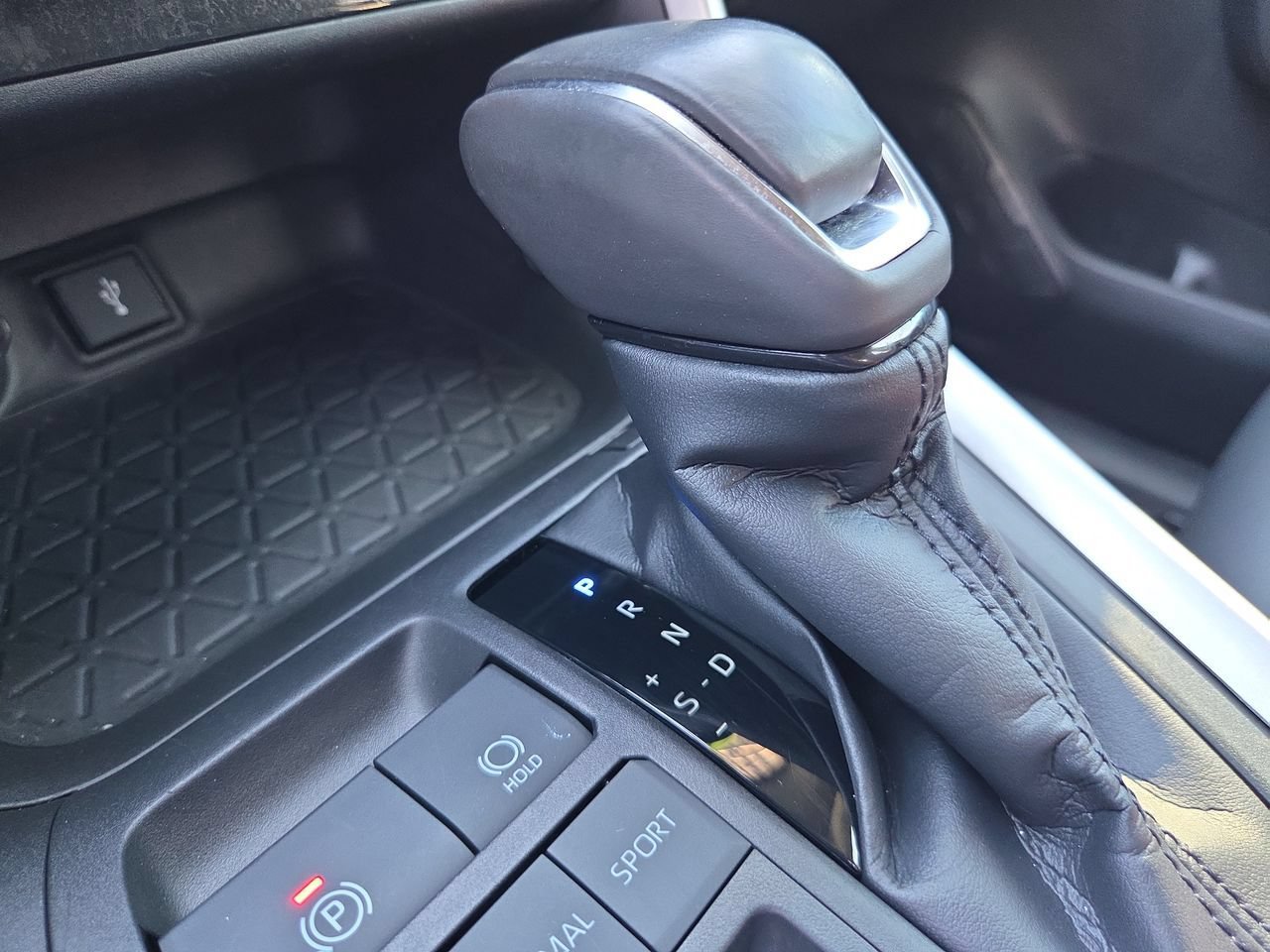 Used 2022 Toyota RAV4 XLE Premium FWD image 35
