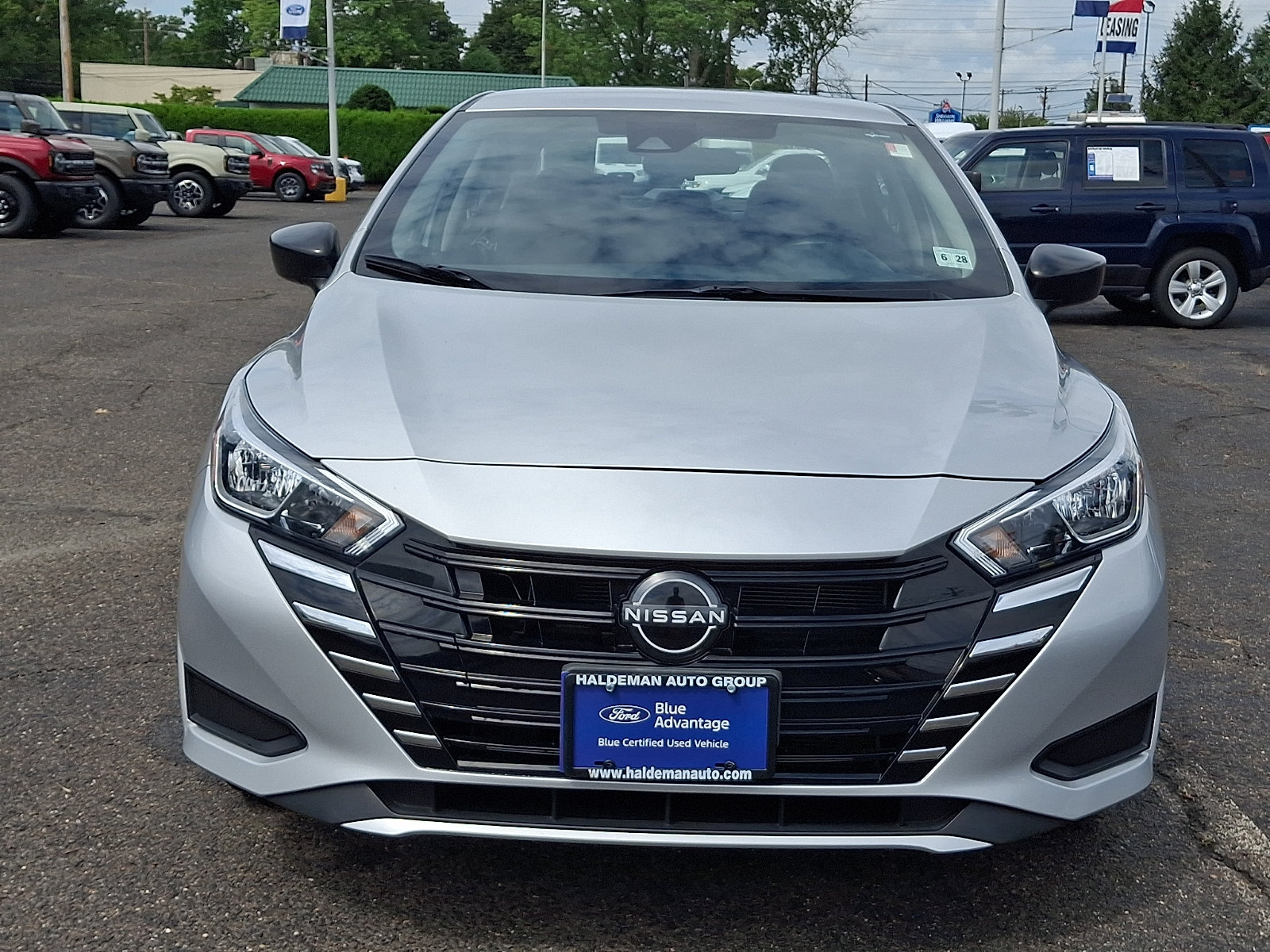 Used 2023 Nissan Versa S w/ Trunk Package FWD image 2