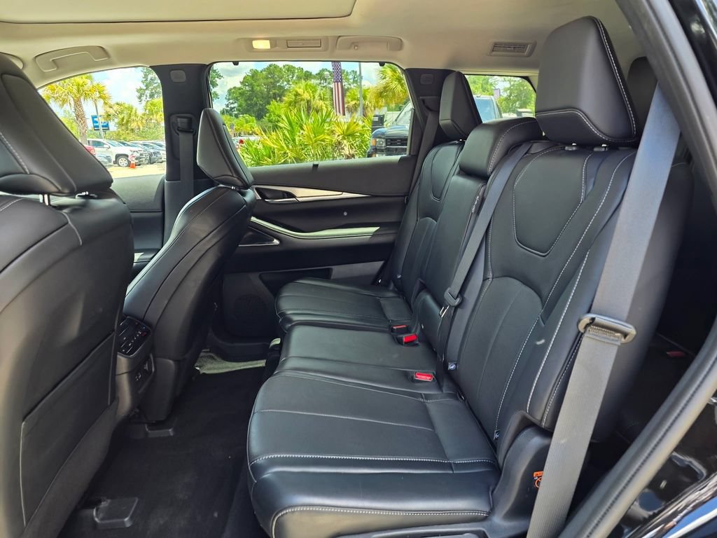 Used 2023 INFINITI QX60 Luxe w/ Performance Audio Package AWD/4WD image 12