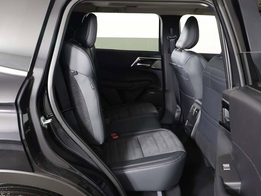 New 2025 Mitsubishi Outlander SE FWD image 34
